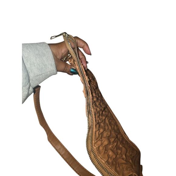 Rippled Bag Brown Zipper Closure - Picture 6 of 6